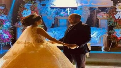 صورة صفحات موالية تنشر صور حفل زفاف جندي روسي على فتاة من طرطوس.. ومعلقون يسخرون: “وقفت على هالبنوتة” (صور)