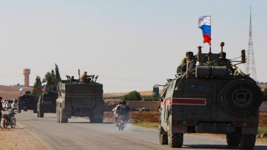 صورة بعد عرقلة الدورية الأولى على طريق “M4” جنوب إدلب.. روسيا تمنح تركيا فرصة لترتيب الوضع وإعادة تسيير الدوريات