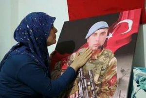 رسائل بين جندي تركي في إدلب وأمه قبل استشهاده بأسبوع