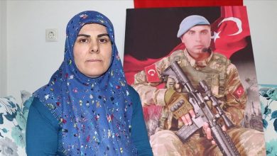 صورة والدة جندي تركي تكشف عن رسائل وصلتها من ابنها قبل أن يفارق الحياة في إدلب