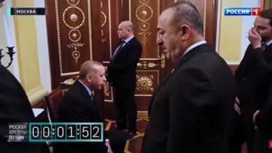 صورة وكالة روسية تستفز الأتراك بنشرها تسجيلاً مصوراً يظهر انتظار أردوغان لبوتين قبل قمة موسكو (شاهد)
