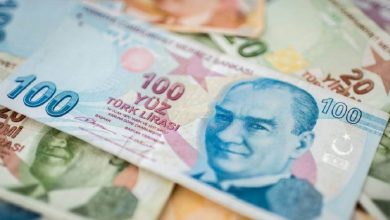 صورة الليرة التركية تهبط إلى أدنى مستوى لها مقابل الدولار منذ عام 2018