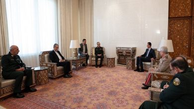صورة الأسد يجتمع مع رئيس الأركان الإيراني والأخير يوجه رسالة إلى “أردوغان” من دمشق..!