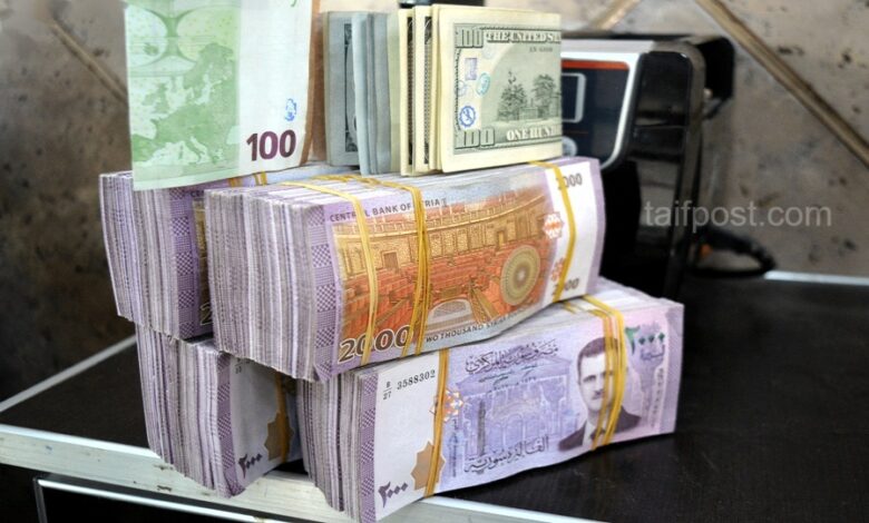 استمرار انخفاض الليرة السورية مقابل الدولار