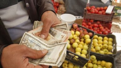 صورة ارتفاع أسعار المواد الغذائية في سوريا بشكل جنوني تزامناً مع انخفاض قيمة الليرة السورية لأدنى مستوياتها