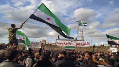 صورة معارض سوري بارز يتحدث عن تحركات دولية لإزاحة “الأسد” ويوجه نداءً عاجلاً للسوريين!