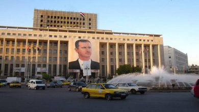 صورة لرفد خزينة بشار الأسد بالدولار.. النظام السوري يصدر قراراً جديداً يخص القادمين إلى سوريا