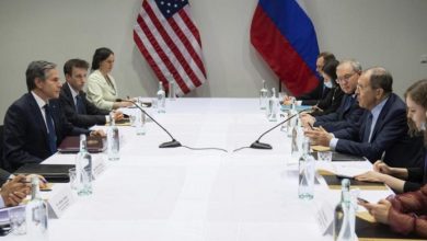 صورة في أول لقاء مباشر بينهما.. وزير الخارجية الأمريكي يوجه طلباً عاجلاً لنظيره الروسي بشأن سوريا