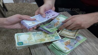 صورة انخفاض في قيمة الليرة السورية أمام الدولار والعملات الأجنبية وارتفاع بأسعار الذهب محلياً وعالمياً