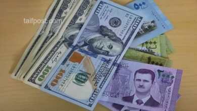 صورة الليرة السورية تصل إلى أدنى مستوى لها منذ شهرين أمام الدولار وارتفاع ملحوظ بأسعار الذهب محلياً وعالمياً