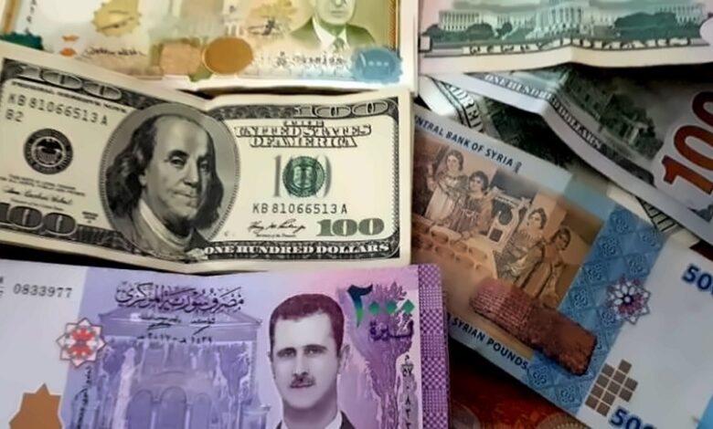 انخفاض ملحوظ تشهده الليرة السورية مقابل الدولار