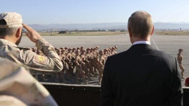 صورة بوتين أرسل ضابط روسي كبير معروف بـ”رجل المهمات الصعبة” في سوريا إلى درعا.. صحيفة تكشـ.ـف التفاصيل!