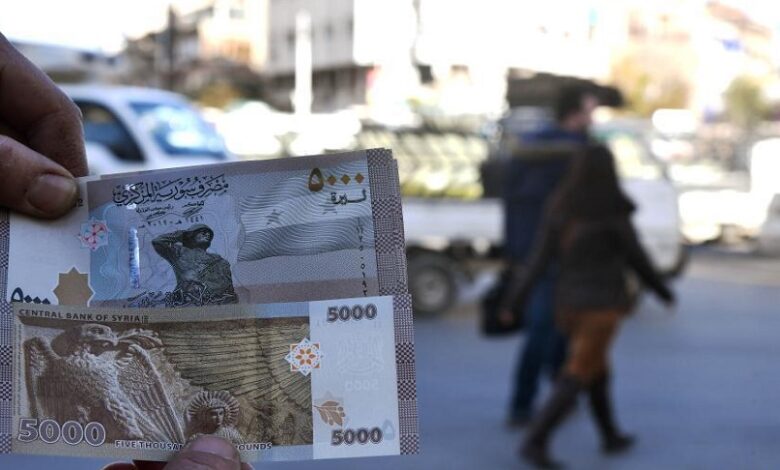 انخفاض بقيمة الليرة السورية أمام الدولار