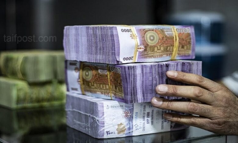 انخفاض ملحوظ بقيمة الليرة السورية أمام الدولار