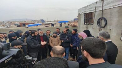صورة “الجولاني” يظهر مجدداً ويقدم وعوداً اقتصادية ودعماً بمليون دولار لسكان المخيمات في الشمال السوري!
