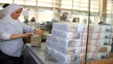 صورة خبير اقتصادي يطالب البنك المركزي بالتحوط الشديد وسط توقعات بانهيار كبير قادم بقيمة الليرة السورية