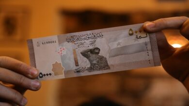 صورة انتشار عملة مزورة من فئة 5000 ليرة في الأسواق السورية.. إليكم طريقة تمييزها (صورة)