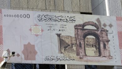 صورة البنك المركزي يقضي على آمال السوريين بانتعاش الاقتصاد السوري تزامناً مع استمرار هبوط الليرة السورية
