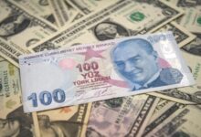 صورة الليرة التركية تسجل ارتفاعاً قياسياً بقيمتها أمام الدولار بعد سلسلة قرارات وإجراءات اقتصادية في تركيا!