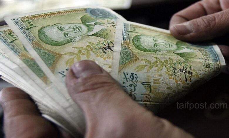 الليرة السورية تنخفض مستوى الدولار