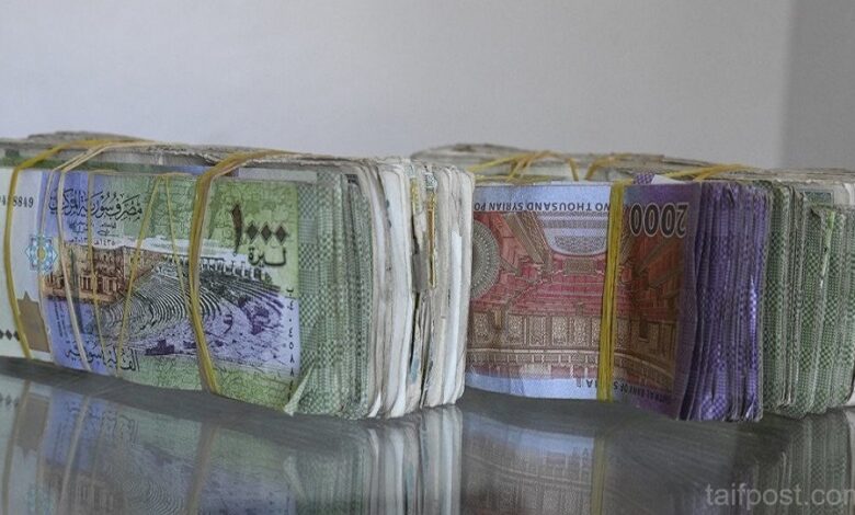 الليرة السورية انخفاضاً أمام الدولار