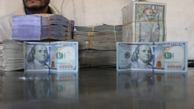 صورة إلى أي مدى يمكن أن تصمد الليرة السورية تزامناً مع سياسة نقدية جديدة بدأت أمريكا بتطبيقها تجاه الدولار؟