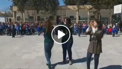 صورة على أنغام أغنية لـ “علي الديك”.. حصة مدرسية في الساحل السوري (فيديو)