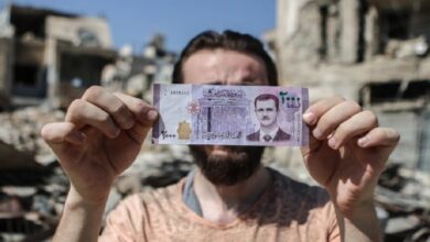 صورة خبير اقتصادي يدق ناقوس الخطر ويتحدث عن كارثة اقتصادية تلوح في الأفق مع هبوط قيمة الليرة السورية