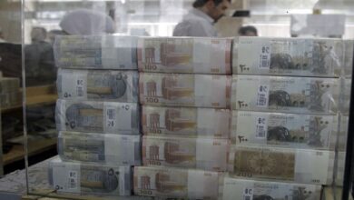 صورة مصادر تتحدث عن لعبة قذرة يقودها البنك المركزي أدت إلى انهيار قيمة الليرة السورية