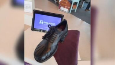 صورة شاب عربي يبتكر حذاء ذكي فريد من نوعه يولد الكهرباء ويشحن جهاز الخلوي أثناء المشي (فيديو)