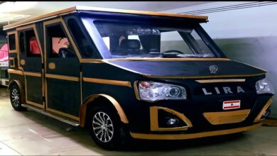 صورة مهندس عربي يخترع سيارة فريدة من نوعها تعمل على الطاقة الشمسية بميزات فنية عالية ويسميها ليرة