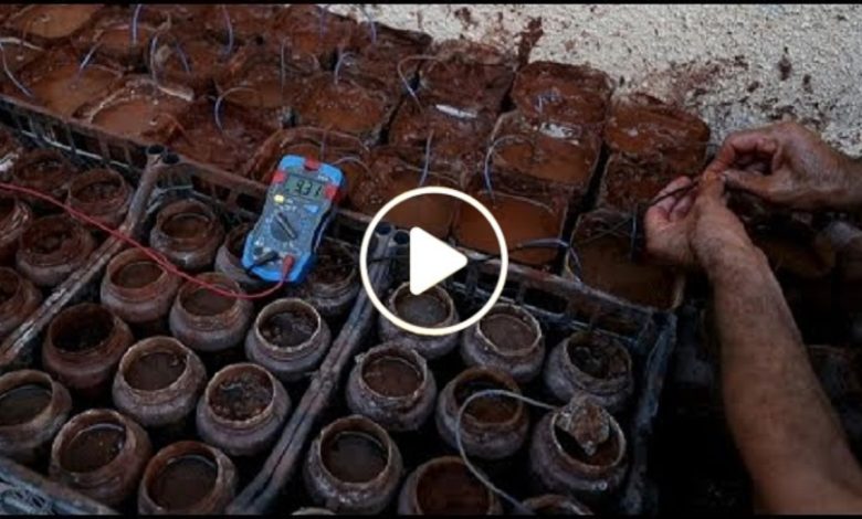 شاب سوري الكهرباء من الطين