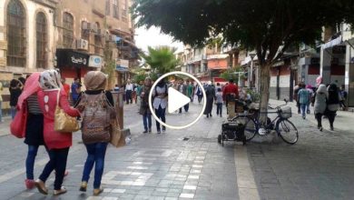 صورة موضة نسائية غريبة وظاهرة جديدة تصبح تريند في سوريا وأكثر المقبلين عليها من الشباب (فيديو)
