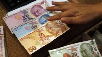 صورة أوراق نقدية مزورة من الليرة التركية تنتشر في الشمال السوري.. إليكم طريقة كشفها