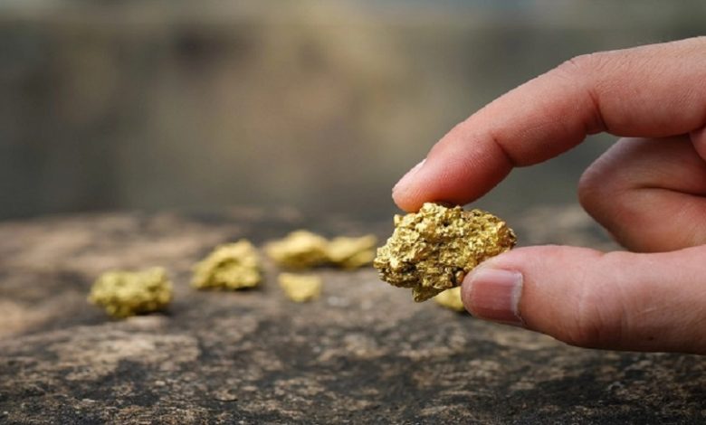 استخلاص الذهب من الرمال والتراب