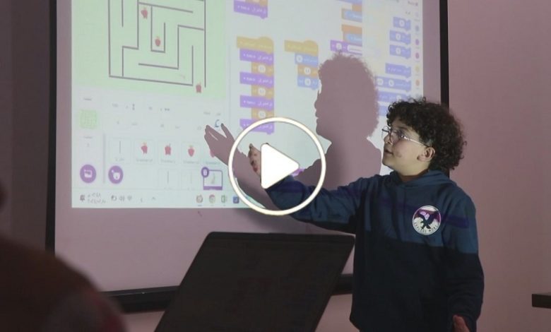 طفل سوري برمجة الألعاب الذكية