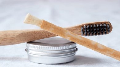 صورة فوائد السواك وهل هو أفضل وصحي أكثر من فرشاة الأسنان التقليدية؟
