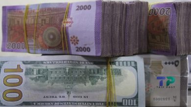 صورة الدولار يقفز لمستويات قياسية أمام الليرة السورية ويعمق خسائرها خلال تداولات اليوم