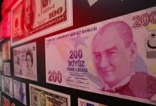 صورة الليرة التركية تلامس مستويات قياسية جديدة في الانخفاض أمام الدولار