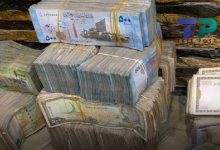 صورة آخر صيحات الاقتصاد السوري.. سحب أموال السوريين من تحت البلاطة لإنعاش الليرة السورية