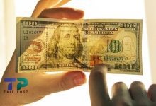 صورة أفضل طريقة لتمييز الدولار الأصلي عن المزور بعد انتشار دولارات مزورة بكميات كبيرة في سوريا