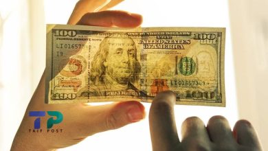 صورة أفضل طريقة لتمييز الدولار الأصلي عن المزور بعد انتشار دولارات مزورة بكميات كبيرة في سوريا